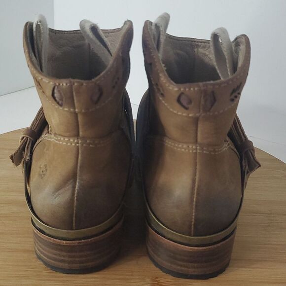 Ugg Australia Brown Leather Gold Hardware Harness Ankle Short Boots Women's 6 - Picture 6 of 13